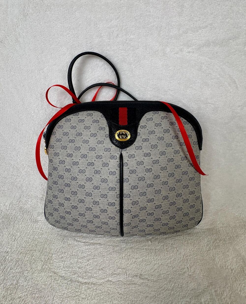 Gucci Accessory Collection GG Supreme Sherry Line Dome Shoulder Bag